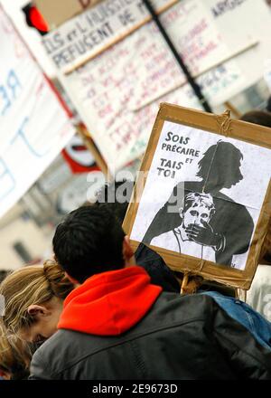 Des étudiants et des travailleurs manifestent dans les rues de Bordeaux, en France, le 18 mars 2006 pour protester contre le Premier contrat d'emploi (CPE), voté par le Parlement le 09 mars et demander son retrait. Photo de Patrick Bernard/ABACAPRESS.COM Banque D'Images