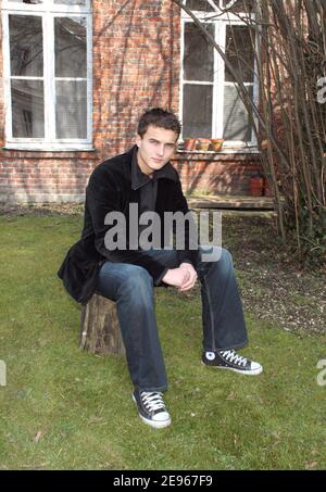 Jonathan Demurger pose lors du 17ème Festival du film de Valenciennes à Valenciennes, France, le 18 mars 2006. Photo de Denis Guignebourg/ABACAPRESS.COM Banque D'Images