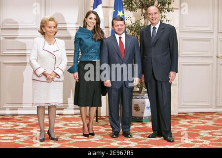 Le roi Abdallah II de Jordanie et la femme Reine Rania ont une rencontre avec le président français Jacques Chirac et la femme Bernadette au Palais des Élysées, à Paris, en France, le 20 mars 2006. Photo de Nebinger-Orban/ABACAPRESS.COM Banque D'Images