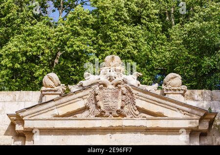 Puerta de las Granadas (porte des grenades), l'entrée inférieure de l'arche triomphale à l'Alhambra y Generalife, Grenade, Andalousie, Espagne Banque D'Images