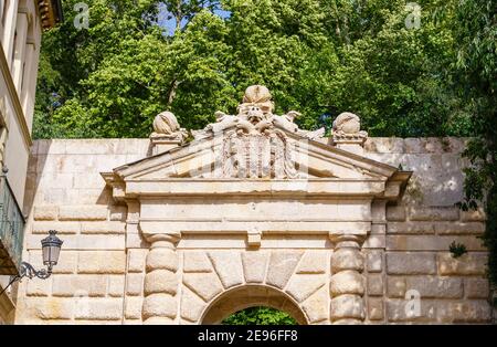 Puerta de las Granadas (porte des grenades), l'entrée inférieure de l'arche triomphale à l'Alhambra y Generalife, Grenade, Andalousie, Espagne Banque D'Images