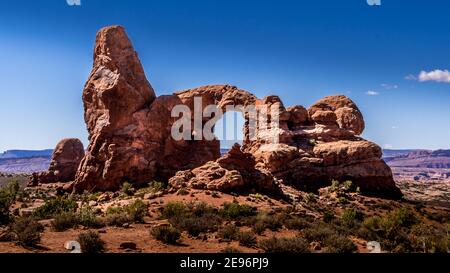 Tourelle Arch, l'une des nombreuses grandes arches en grès du parc national d'Arches, Utah, États-Unis Banque D'Images