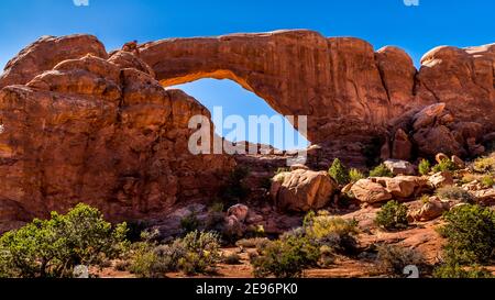 South Window Arch, l'une des nombreuses grandes arches en grès du parc national d'Arches, Utah, États-Unis Banque D'Images