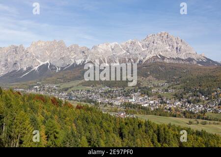 Couleur d'automne dans les Dolomites près de Cortina d'Ampezzo, Italie Banque D'Images
