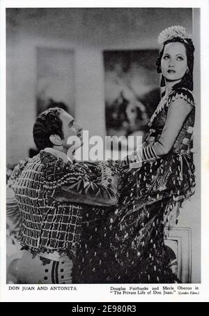 DOUGLAS FAIRBANKS Sr et MERLE OBERON dans LA VIE PRIVÉE DE DON JUAN 1934 réalisateur / producteur ALEXANDER KORDA jouer Histoire/dialogue de Henry bataille Frederick Lonsdale et Lajos Biro costumes Oliver Messel London film Productions / United Artists Banque D'Images