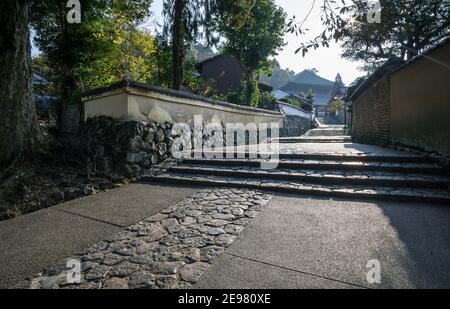 Étapes et chemin menant à Nigatsu-do, une importante structure religieuse du temple Todai-ji, Nara, Japon Banque D'Images