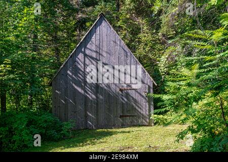 Ancienne grange en bois. Banque D'Images