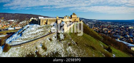 Château de Sumeg en Hongrie. Musée historique de fort Ruins dans la région de Upper balaton. Ancienne forteresse avec une vue panoramique incroyable. Banque D'Images