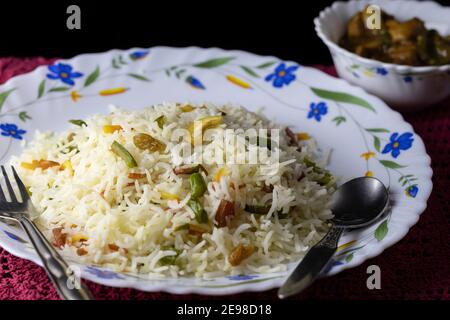 accent sélectif sur le riz frit et le poulet au chili - populaire cuisine chinoise de l'Inde Banque D'Images