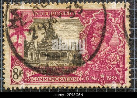 Inde britannique 8 annas King George V 1935 Jubilé d'argent Pagode de timbre-poste à mandalay en birmanie, maintenant Myanmar en asie Banque D'Images