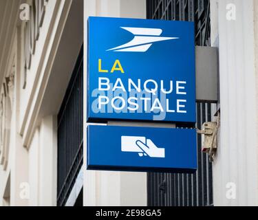 Panneau la Banque postale à Bayonne, France Banque D'Images