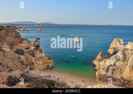 Top aperçu de la plage de Ponta da Piedade à Lagos, plage de Camilo, et vue étonnante sur l'océan. Banque D'Images