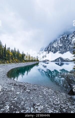 Lac Floe au terrain de camping du lac Floe, dans le parc national Kootenay, dans les Rocheuses canadiennes, Colombie-Britannique, Canada Banque D'Images