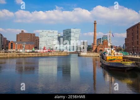 Royaume-Uni, Angleterre, Merseyside, Liverpool, Canning Dock, vue sur les quais en direction de la Pump House Banque D'Images