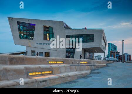 France, Régions, Liverpool, Pier Head, vue de Mersey Ferry Terminal Banque D'Images