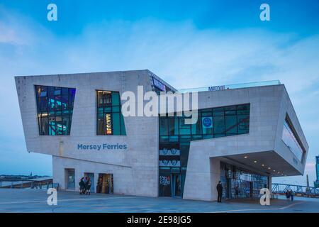 France, Régions, Liverpool, Pier Head, vue de Mersey Ferry Terminal Banque D'Images