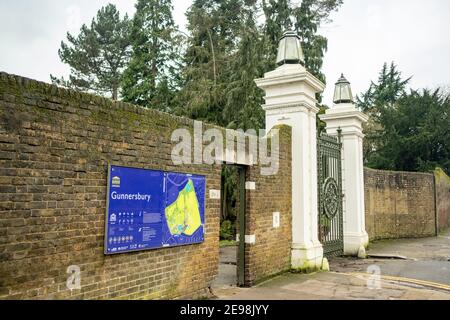 Londres- Gunnersbury Park étang et jardins à Hounslow, ouest de Londres, Royaume-Uni. Un grand parc avec musée et café Banque D'Images