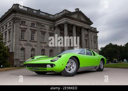 Super modèle Twiggy Lamborghini Miura S la super voiture originale Et un classique italien Banque D'Images