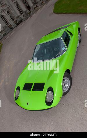 Super modèle Twiggy Lamborghini Miura S la super voiture originale Et un classique italien Banque D'Images