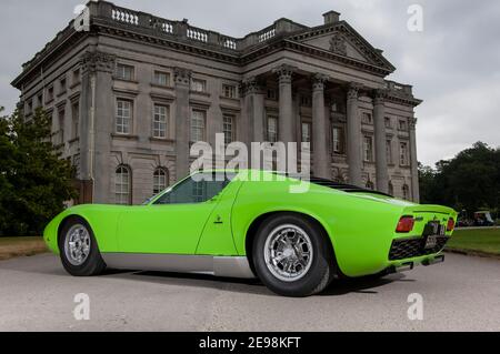 Super modèle Twiggy Lamborghini Miura S la super voiture originale Et un classique italien Banque D'Images