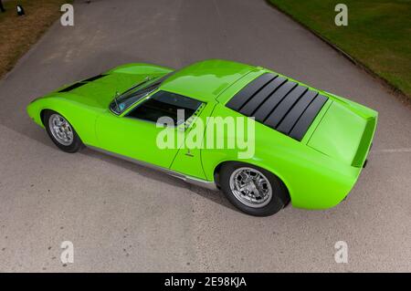 Super modèle Twiggy Lamborghini Miura S la super voiture originale Et un classique italien Banque D'Images