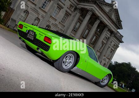 Super modèle Twiggy Lamborghini Miura S la super voiture originale Et un classique italien Banque D'Images