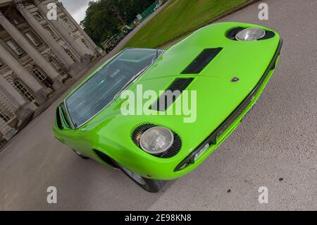 Super modèle Twiggy Lamborghini Miura S la super voiture originale Et un classique italien Banque D'Images