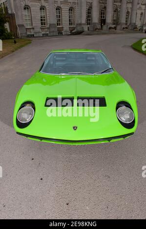 Super modèle Twiggy Lamborghini Miura S la super voiture originale Et un classique italien Banque D'Images