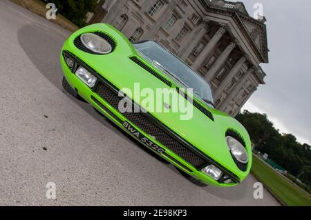 Super modèle Twiggy Lamborghini Miura S la super voiture originale Et un classique italien Banque D'Images