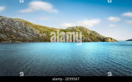 Paysage de montagne au début des Fjords, Norvège occidentale. Banque D'Images