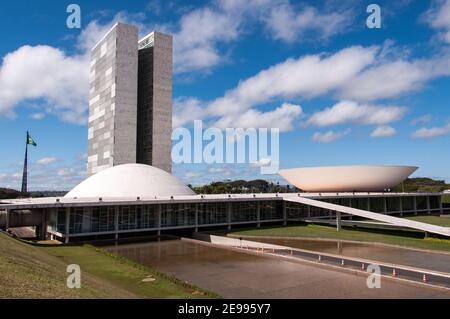 BRASILIA, BRÉSIL - 7 JUIN 2015 : Congrès national brésilien. Le bâtiment a été conçu par Oscar Niemeyer dans le style brésilien moderne. Banque D'Images