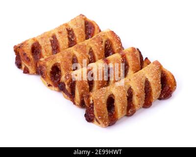 Groupe de gâteaux de pâte feuilletée avec confiture isolée arrière-plan blanc Banque D'Images