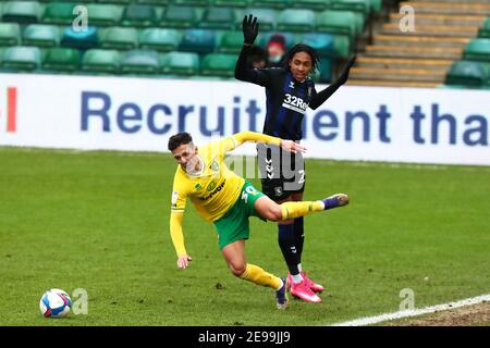 Dimitris Giannoulis de Norwich City est fouillé par Djed Spence de Middlesbrough - Norwich City v Middlesbrough, Sky Bet Championship, Carrow Road, Norwich, Royaume-Uni - 30 janvier 2021 usage éditorial seulement - des restrictions DataCo s'appliquent Banque D'Images