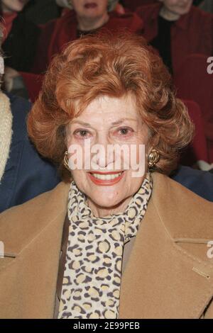 Rosy Varte assiste à une cérémonie au cours de laquelle l'actrice française Simone Valere et son époux, l'acteur Jean Desailly, ont reçu un hommage le 3 avril, 2006 de la ministre de la Culture Renaud Donnedieu de Vabres au Théâtre de la Madeleine à Paris avec une projection d'un documentaire qui sera diffusé par France 5 Channel le 9 avril prochain. Photo de Denis Guignebourg/ABACAPRESS.COM Banque D'Images