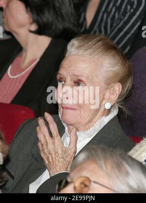 L'actrice française Simone Valere et son époux l'acteur Jean Desailly ont reçu le 3 avril 2006 un hommage de la ministre de la Culture Renaud Donnedieu de Vabres au Théâtre de la Madeleine à Paris avec une projection d'un documentaire qui sera diffusé par France 5 Channel le 9 avril prochain. Photo de Denis Guignebourg/ABACAPRESS.COM Banque D'Images