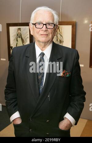 Le couturier français Pierre Cardin assiste à la cérémonie de clôture du 1er festival international du cinéma, des costumes et des modes à l'espace Pierre Cardin à Paris, France, le 4 avril 2006. Photo de Laurent Zabulon/ABACAPRESS.COM. Banque D'Images