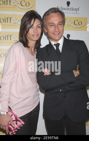 L'actrice française Adeline Blondieau et le présentateur de télévision français Laurent petit Guillaume assistent à l'édition 2006 du concours « Hair & Co » qui s'est tenu à l'équinoxe à Paris le 8 avril 2006. Photo de Bruno Klein/ABACAPRESS.COM Banque D'Images