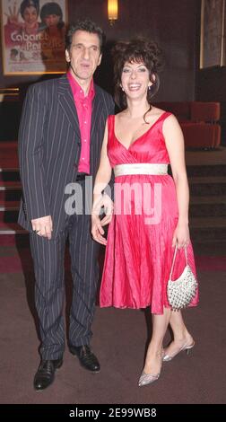 Les acteurs et acteurs français Shirley et Dino assistent à la première de leur film "Cabaret Paradis" à Paris, France, le 10 avril 2006.photo de Bruno Klein/ABACAPRESS.COM Banque D'Images