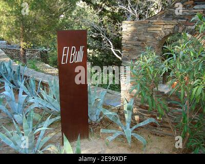 Le restaurant de renommée mondiale El Bulli a récemment élu le meilleur restaurant du monde. Situé à Roses, sur la Costa Brava, à environ deux heures au nord de Barcelone, l'Espagne n'est ouverte que d'avril à septembre. Pendant les six autres mois, le chef Ferran Adria est enlogé dans son laboratoire de Barcelone pour concevoir de nouvelles recettes passionnantes. Avril 2006. Photo de Christophe Geyres/ABACAPRESS.COM Banque D'Images