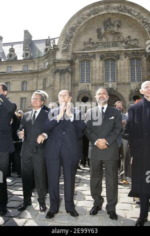 Serge et Olivier Dassault (avec barbe) lors d'un hommage à leur père Marcel Dassault avec une messe célébrée aux Invalides à Paris, France, le 21 avril 2006. 4 avions Rafales ont menti au-dessus des Invalides après la cérémonie. Photo de Laurent Zabulon/ABACAPRESS.COM Banque D'Images