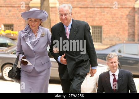 Le roi Albert II et la reine Paola de Belgique arrivent au déjeuner du Parlement à l'hôtel de ville pour célébrer le 60ème anniversaire de la Suède, le 30 avril 2006, à Stockholm, en Suède. Photo de Nebinger/Orban/ABACAPRESS.COM Banque D'Images