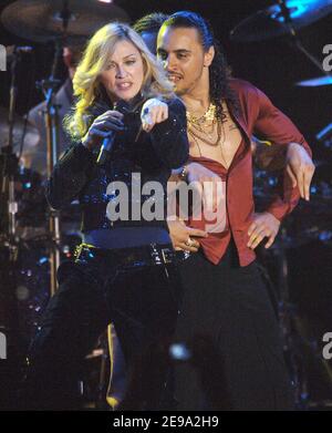 La superstar Madonna se produit au Coachella Valley Music Festival 2006 à Indio, CA, Etats-Unis, le 30 avril 2006. Photo de Lionel Hahn/ABACAPRESS.COM Banque D'Images