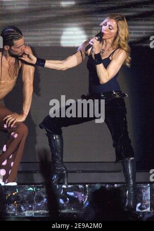 La superstar Madonna se produit au Coachella Valley Music Festival 2006 à Indio, CA, Etats-Unis, le 30 avril 2006. Photo de Lionel Hahn/ABACAPRESS.COM Banque D'Images