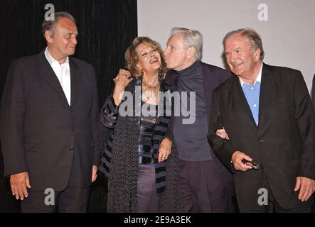 (De gauche à droite) Roger Hanin, Claudia Cardinale, Maurice Jarre, Pierre Mondy lors de la cérémonie de clôture du premier Festival international de télévision de Djerba à Djerba, Tunisie, le 30 avril 2006. Photo de Bruno Klein/ABACAPRESS.COM Banque D'Images