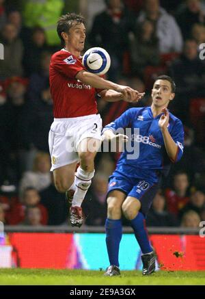 Gary Neville et Middlesbrough Stewart Downing de Manchester United lors de la FA Barclays Premiership, Manchester United contre Middlesbrough à Manchester, Royaume-Uni, le 1er mai 2006. Le jeu s'est terminé par un tirage 0-0. Photo de Christian Liewig/ABACAPRESS.COM Banque D'Images