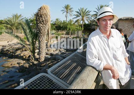 L'acteur français Philippe Caroit pose à Djerba, Tunisie, le 30 avril 2006, lors du premier Festival international de télévision de Djerba. Photo de Bruno Klein/ABACAPRESS.COM. Banque D'Images