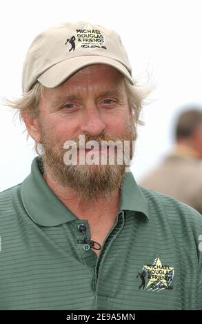 Michael Douglas participe au 8e tournoi annuel Michael Douglas Celebrity Golf au Trump National Golf Club, à Los Angeles, CA, États-Unis, le 7 mai 2006. Photo de Lionel Hahn/ABACAPRESS.COM Banque D'Images