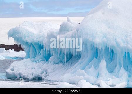 Les glaces se forment à partir de la fonte et de la reformage sur l'iceberg à l'île Devil, dans la mer de Weddell, en Antarctique. Banque D'Images