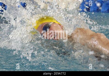 Alena Popchanka, en France, participe à des compétitions de nage libre de 100 mètres pour femmes lors des championnats de natation de l'Open de France à Tours, en France, le 11 mai 2006. Photo de Nicolas Gouhier/CAMELEON/ABACAPRESS.COM Banque D'Images