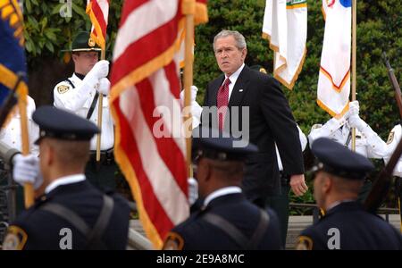 LE président AMÉRICAIN George W. Bush assiste au 25e service commémoratif annuel des officiers de la paix sur la pelouse ouest du Capitole des États-Unis le 15 mai 2006 à Washington, DC. Photo par Olivier Douliery /ABACAPRESS.COM Banque D'Images